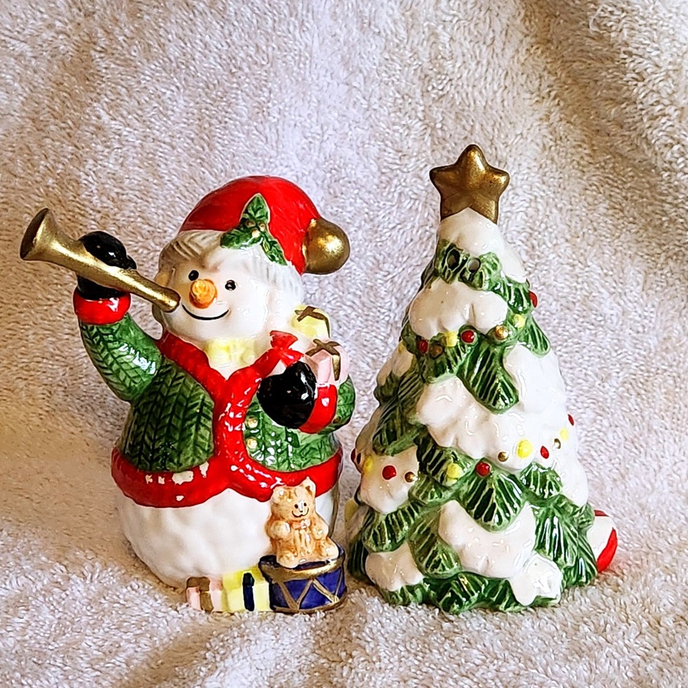 Omnibus Christmas Snowman and Tree Ceramic Salt and Pepper Shaker Set Multicolor